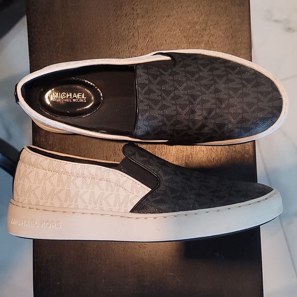 Micheal Kors slip on - Picture 2 of 4